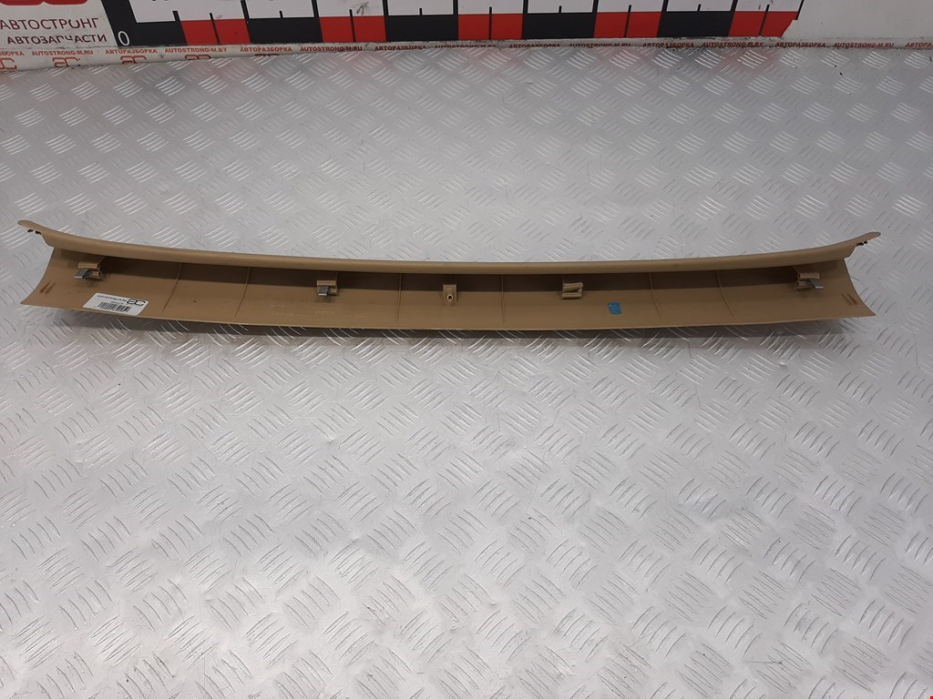 Обшивка крышки багажника VOLKSWAGEN Touareg 2002-2010