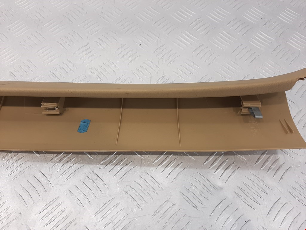 Обшивка крышки багажника VOLKSWAGEN Touareg 2002-2010