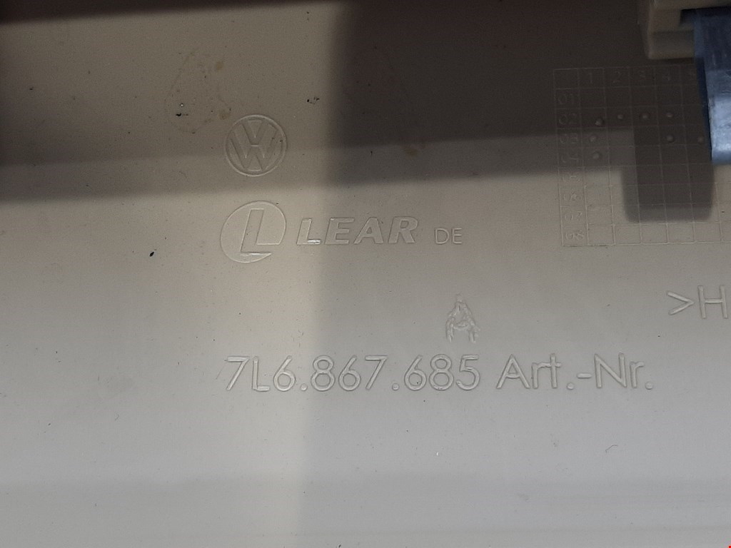 Обшивка крышки багажника VOLKSWAGEN Touareg 2002-2010