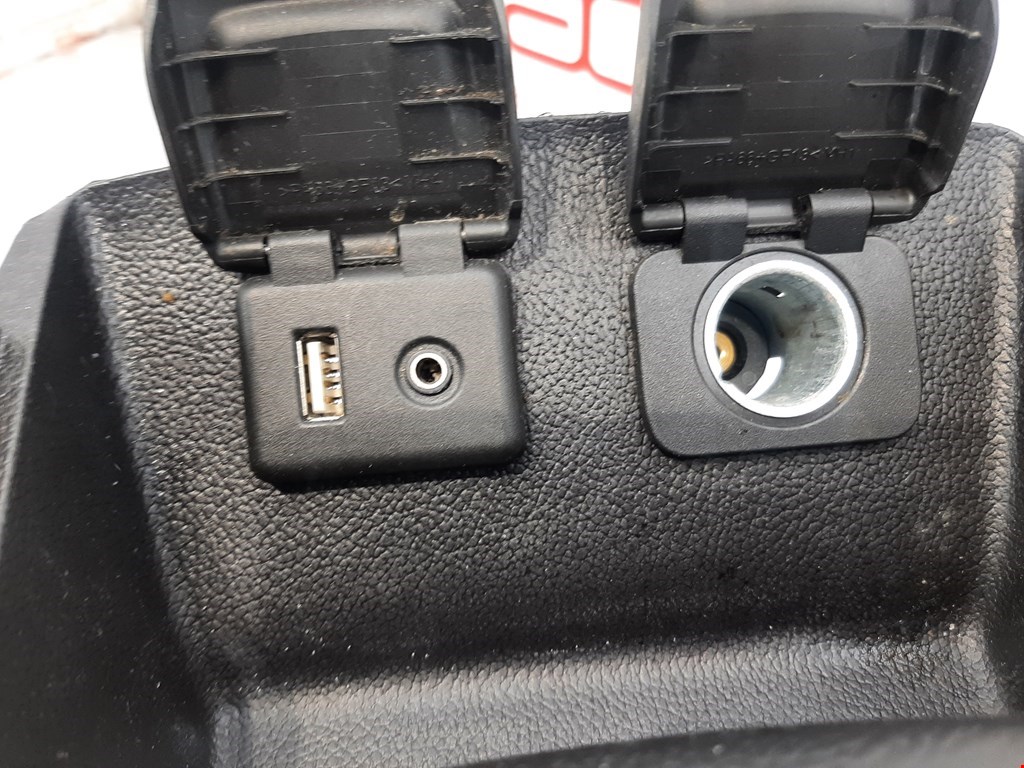 Подлокотник в салон CHEVROLET Cruze 2015-н.в.