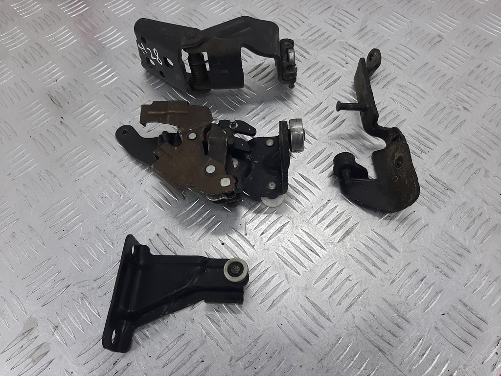 Ролик двери сдвижной (левый/правый средний верхний/нижний) HONDA Odyssey 2003-2008