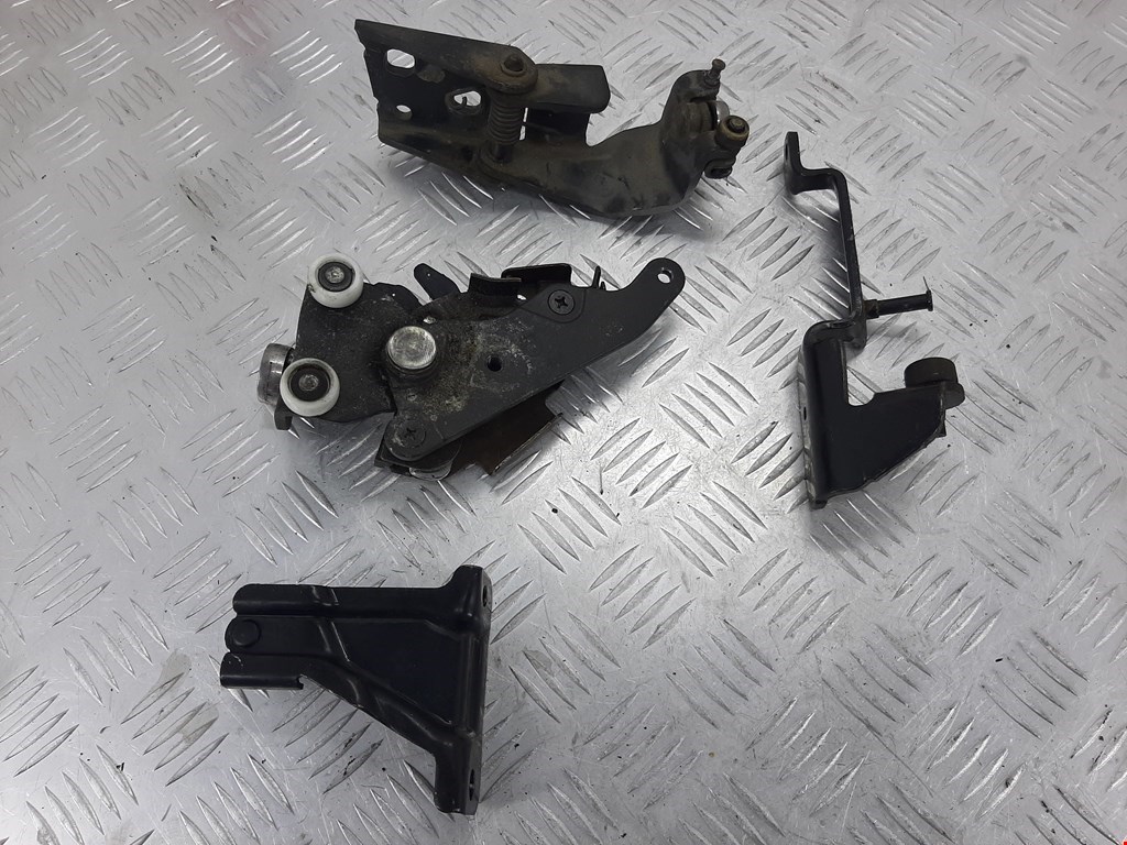 Ролик двери сдвижной (левый/правый средний верхний/нижний) HONDA Odyssey 2003-2008