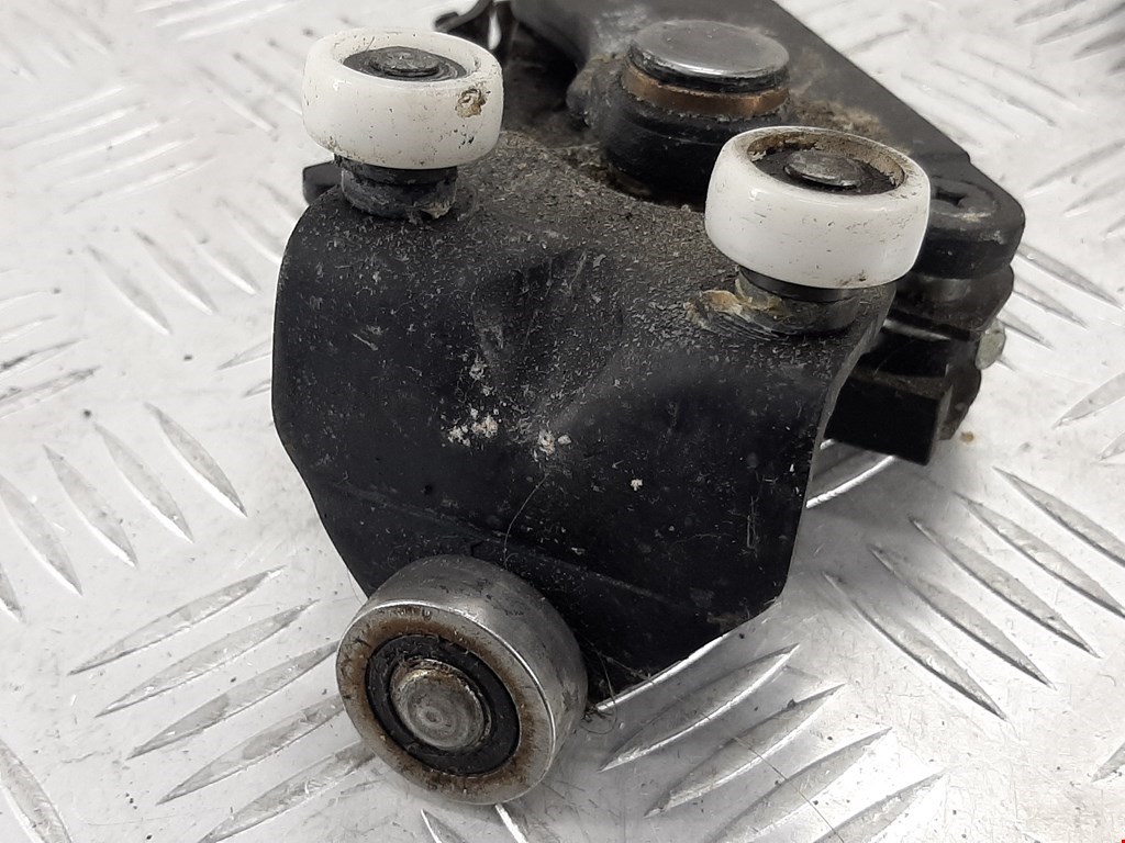 Ролик двери сдвижной (левый/правый средний верхний/нижний) HONDA Odyssey 2003-2008