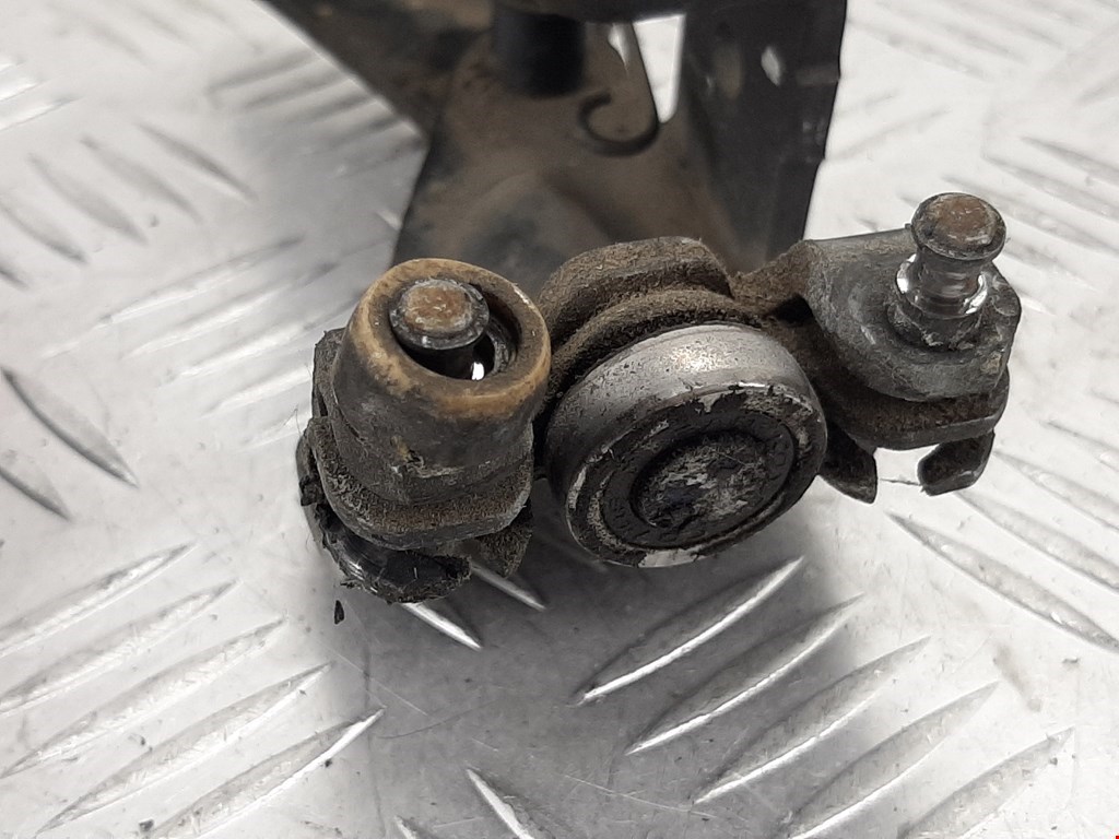 Ролик двери сдвижной (левый/правый средний верхний/нижний) HONDA Odyssey 2003-2008