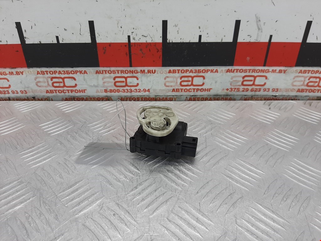 Сервопривод (электропривод моторчик привода) заслонки печки Audi A8 D3 (2002-2010)