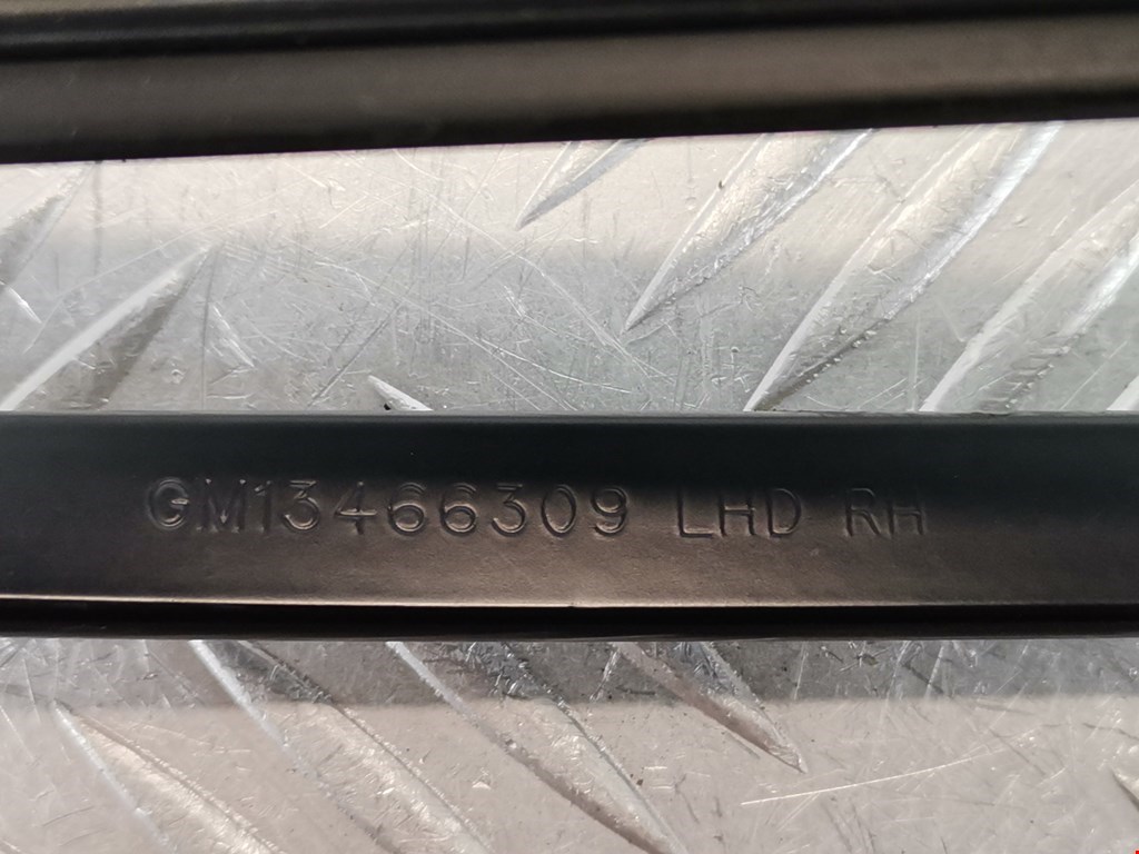 Поводок дворников передний левый/ правый CHEVROLET Cruze 2015-н.в.