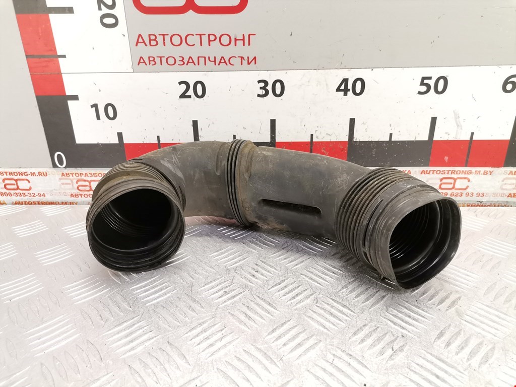 Патрубок воздушного фильтра VOLKSWAGEN Touareg 2002-2010
