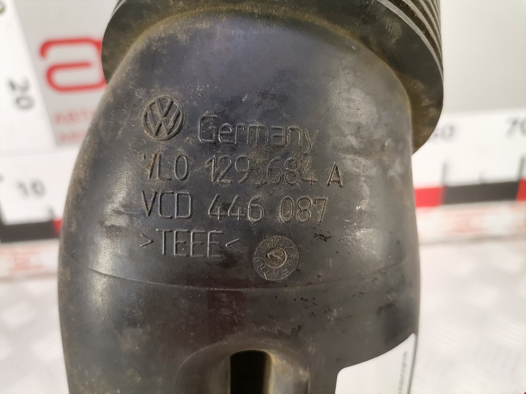 Патрубок воздушного фильтра VOLKSWAGEN Touareg 2002-2010