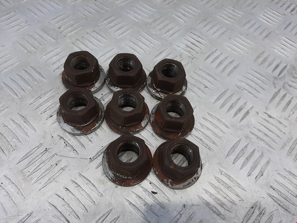 Гайка колесная