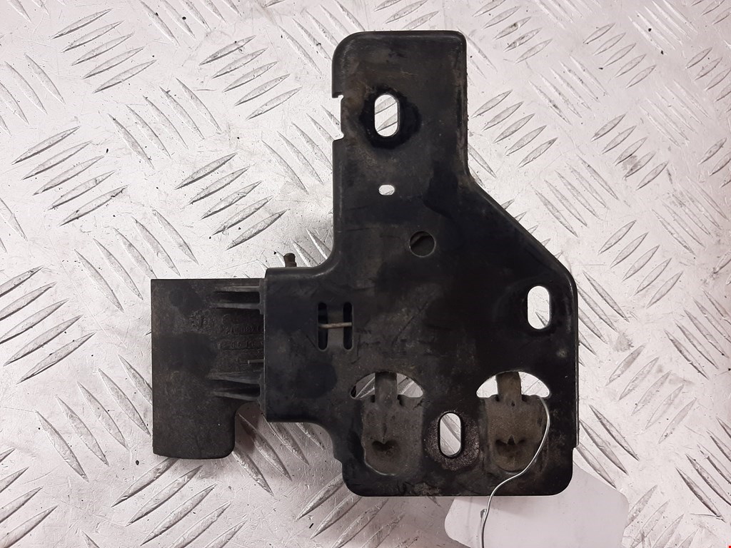 Замок капота VOLKSWAGEN Touareg 2002-2010