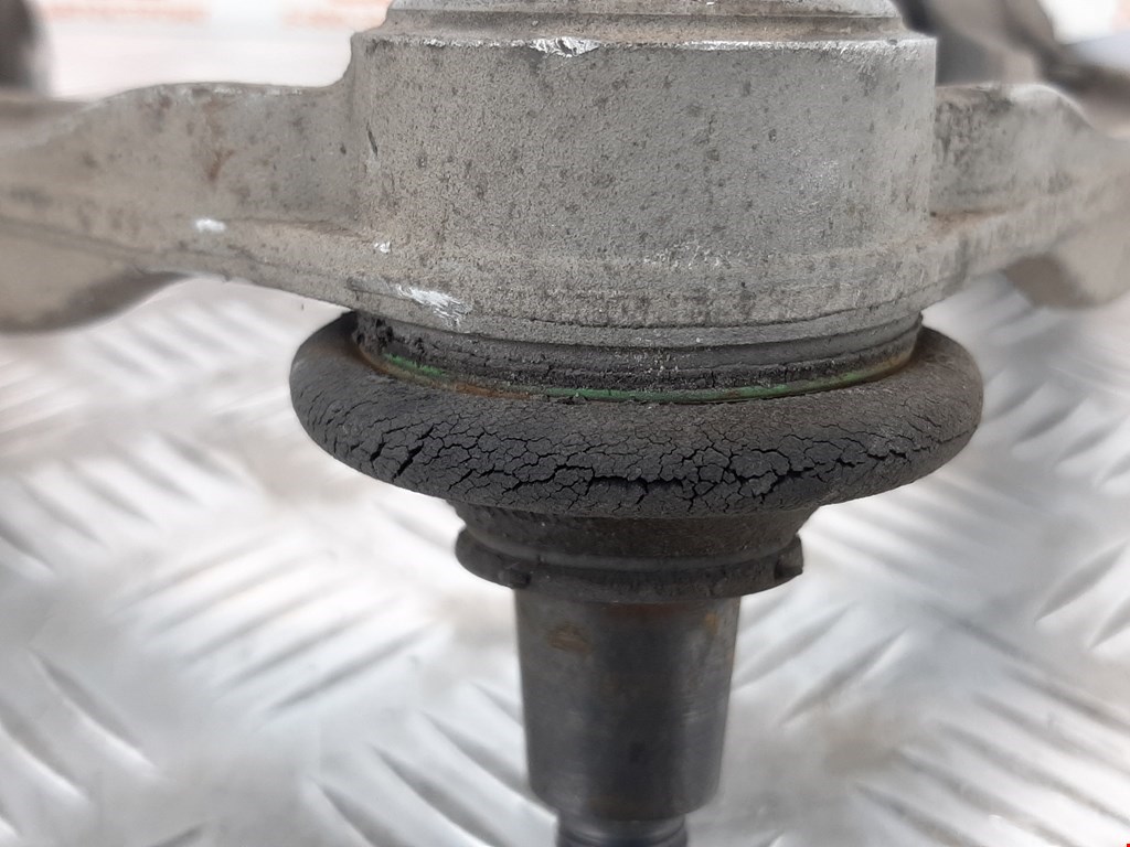 Рычаг передний левый VOLKSWAGEN Touareg 2002-2010