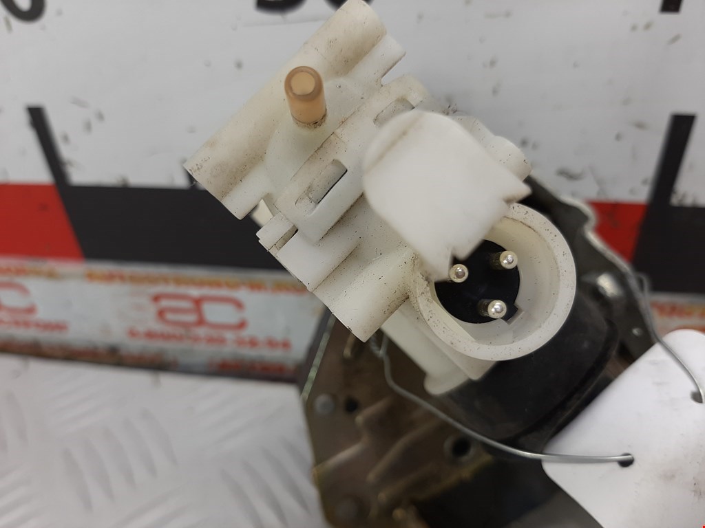 Замок двери передней правой MERCEDES-BENZ 190 (W201) 190 W201 1982-1993