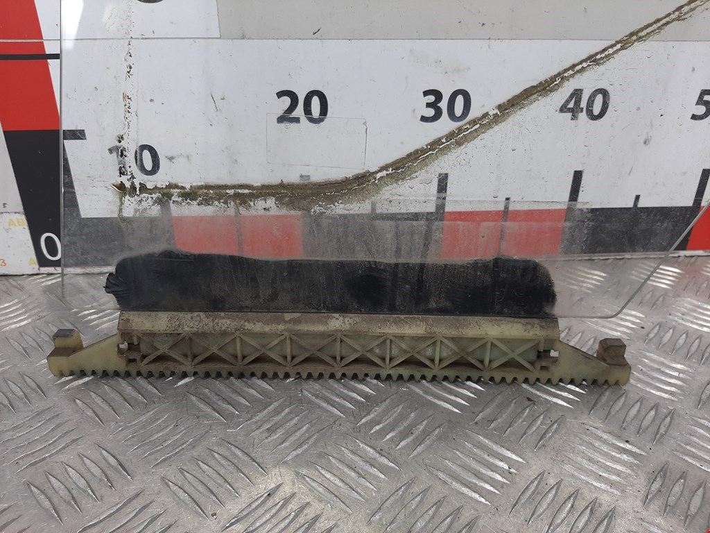 Стекло двери переднее левое RENAULT Midlum 1999-2013