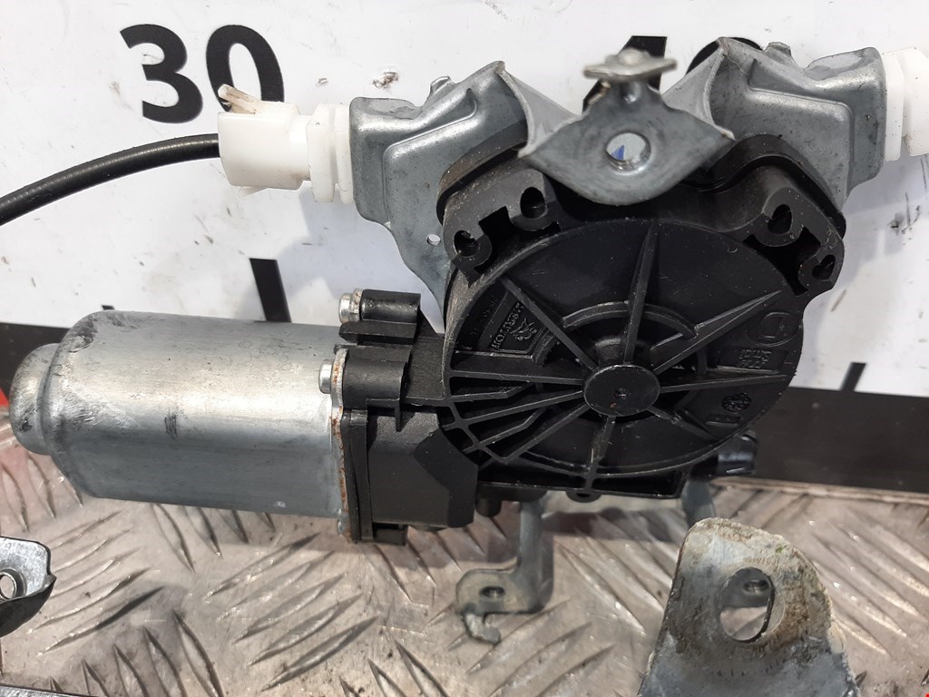 Стеклоподъемник задний правый NISSAN Qashqai J10 2006-2013