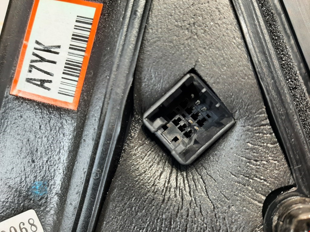 Зеркало правое HYUNDAI Terracan 2001-2006