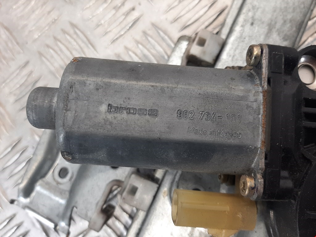 Стеклоподъемник задний правый DODGE Charger LX 2005-2010