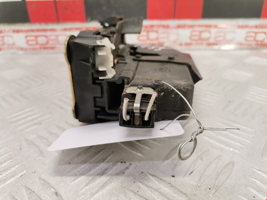 Замок двери передней правой RENAULT Laguna 1993-2000