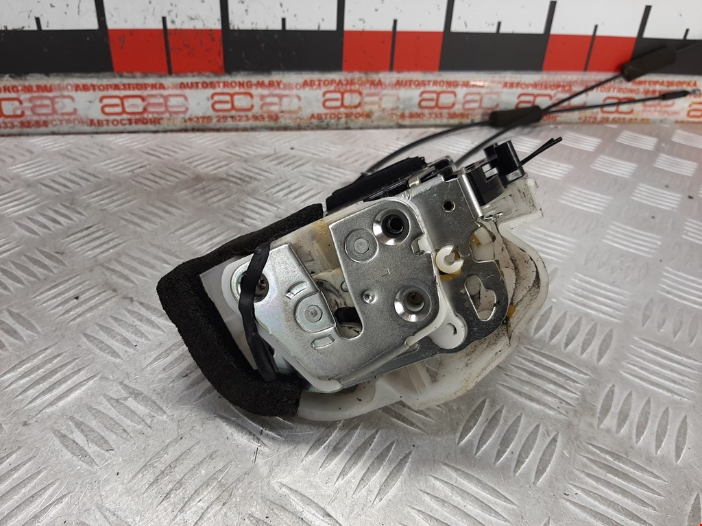 Замок двери передней левой SUBARU Outback 2009-2014