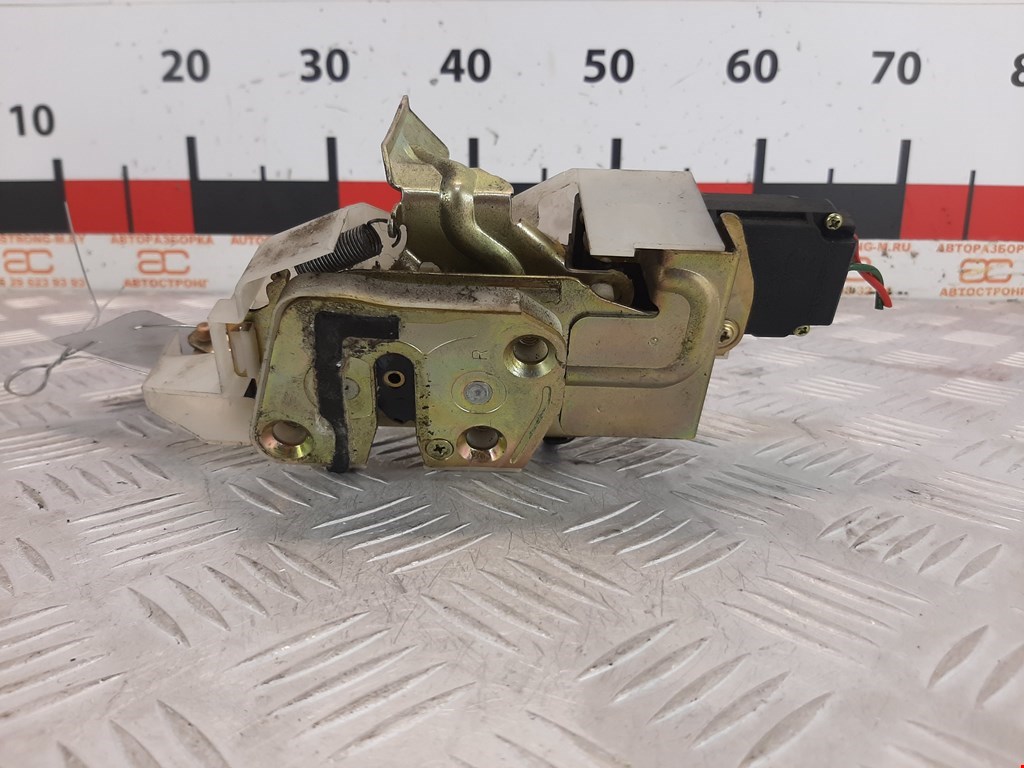 Замок двери задней правой MAZDA 323 BA 1994-1998
