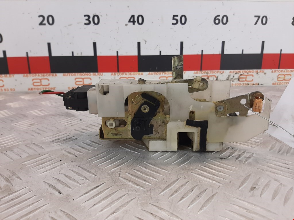 Замок двери задней правой MAZDA 323 BA 1994-1998