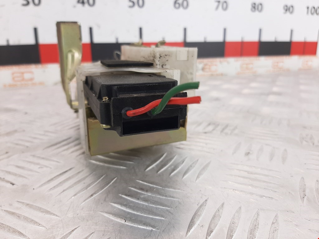 Замок двери задней правой MAZDA 323 BA 1994-1998