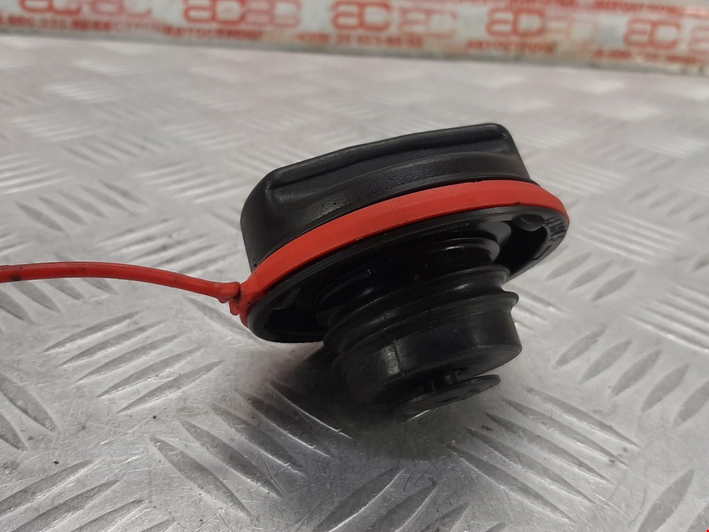 Лючок бензобака OPEL Zafira B 2005-2012