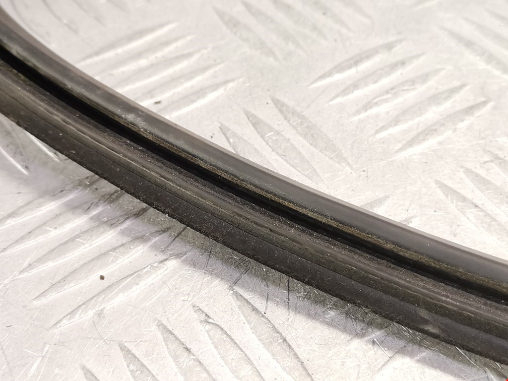 Уплотнитель (внутри) VOLKSWAGEN Passat B5 1997-2005