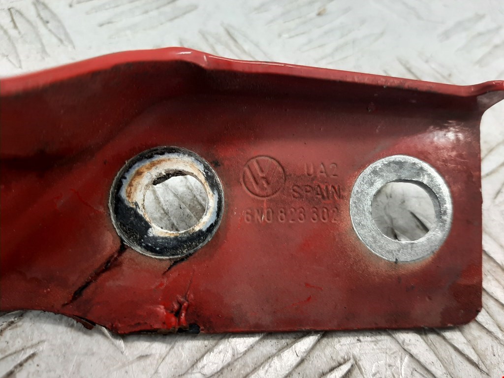 Петля капота левая/правая VOLKSWAGEN Polo III 1994-2001