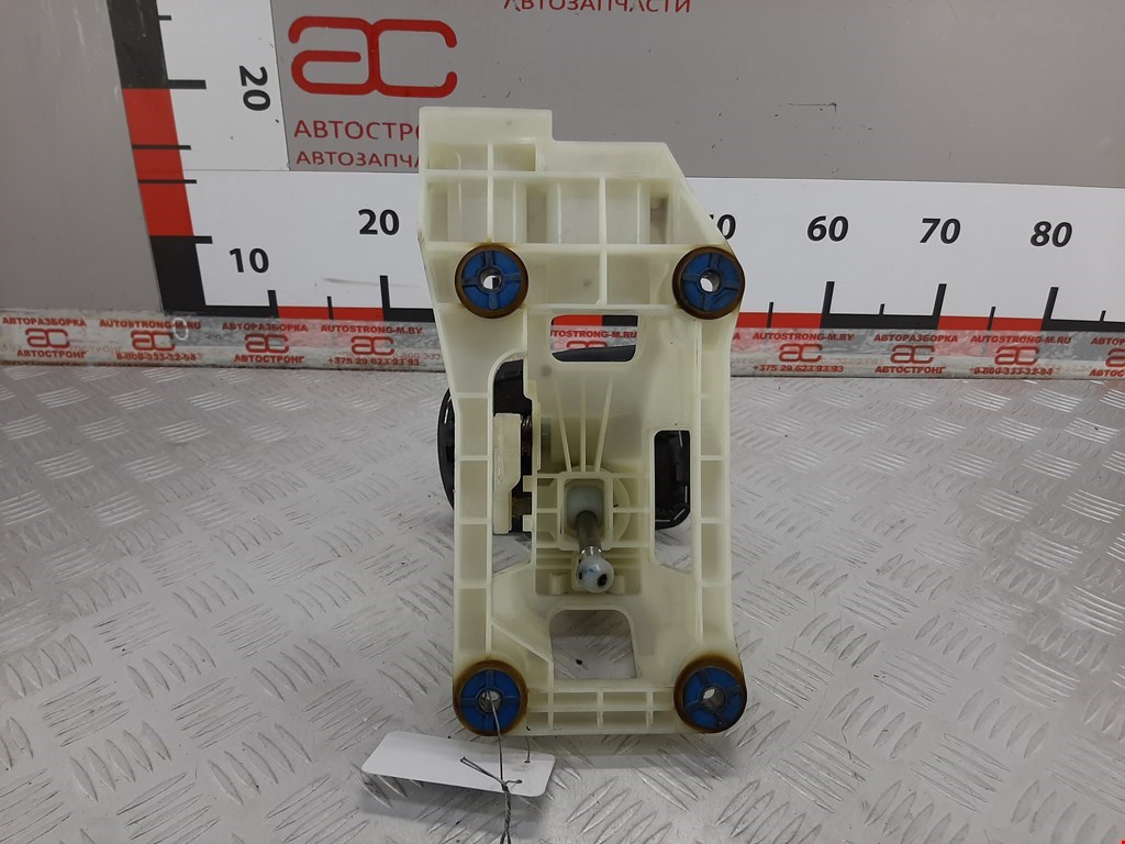 Кулиса (селектор) АКПП/МКПП в салоне KIA Soul I 2008-2014