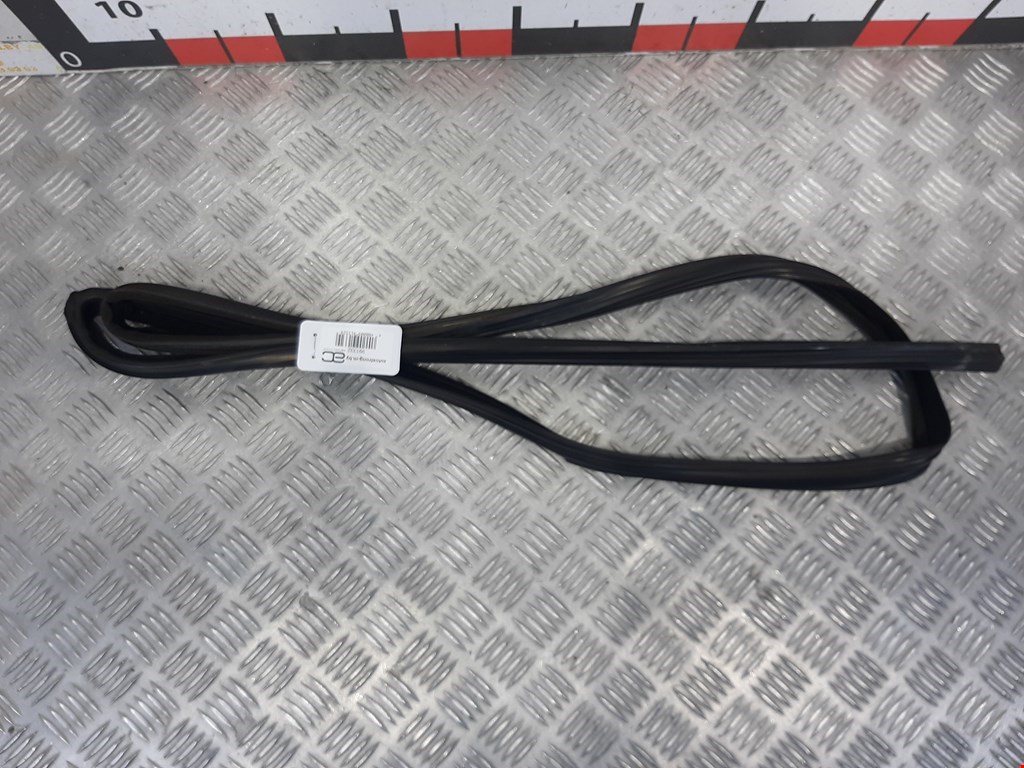 Уплотнитель (внутри) LAND ROVER Discovery III 2005-2009