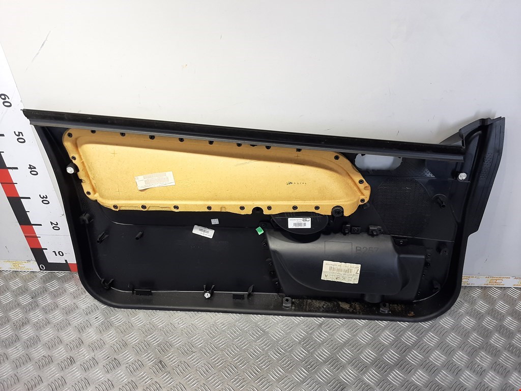 Обшивка двери передняя правая FORD Fiesta 2001-2008