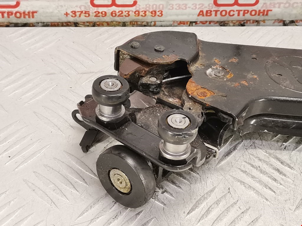 Ролик двери сдвижной (левый/правый средний верхний/нижний) KIA Carnival II 2006-2014