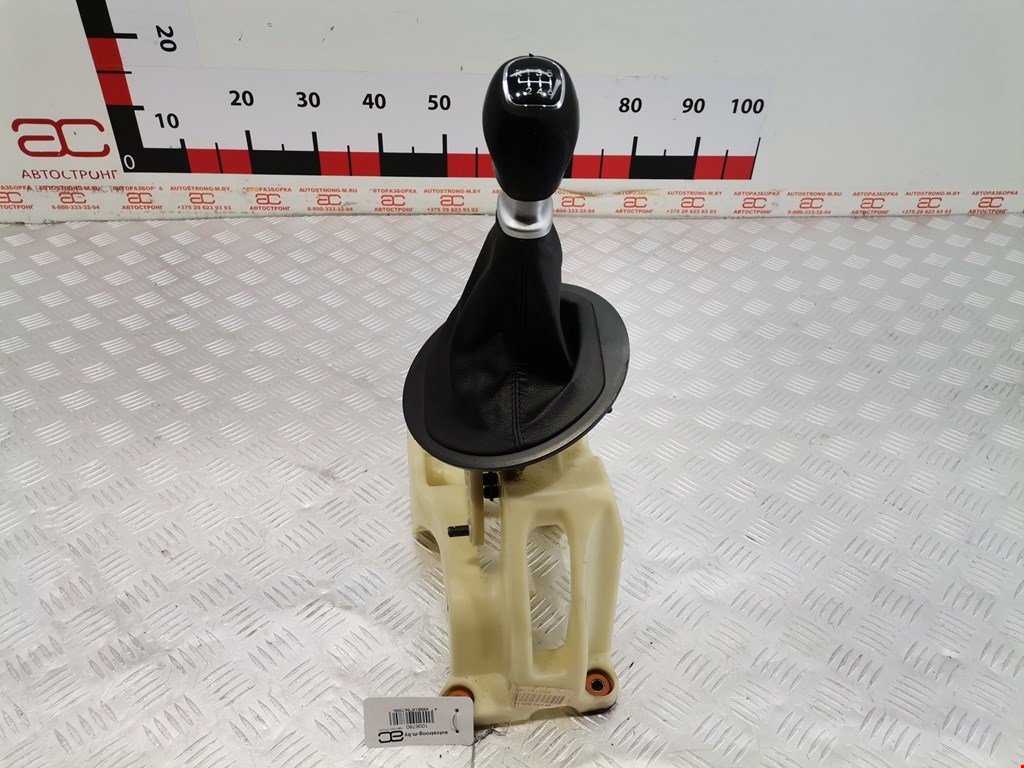 Кулиса (селектор) АКПП/МКПП в салоне KIA Sportage III 2010-2015