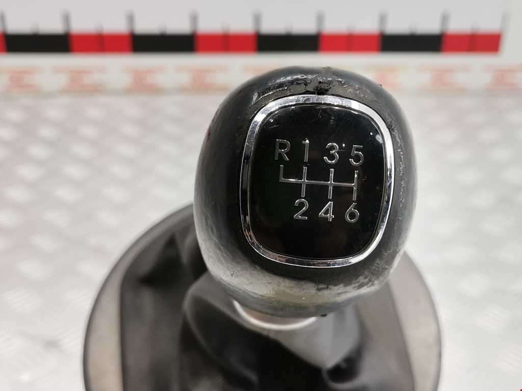 Кулиса (селектор) АКПП/МКПП в салоне KIA Sportage III 2010-2015