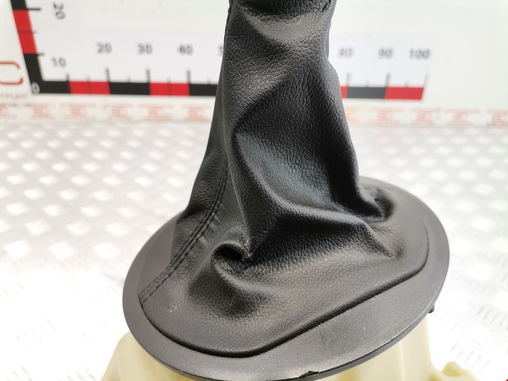 Кулиса (селектор) АКПП/МКПП в салоне KIA Sportage III 2010-2015