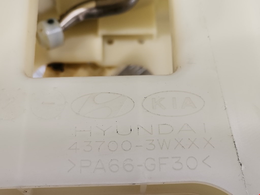 Кулиса (селектор) АКПП/МКПП в салоне KIA Sportage III 2010-2015