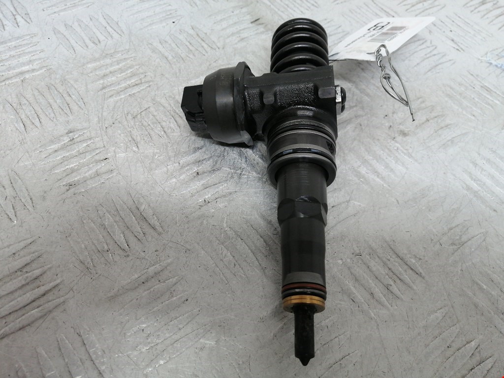 Форсунка дизельная электрическая VOLKSWAGEN Passat B6 2005-2011