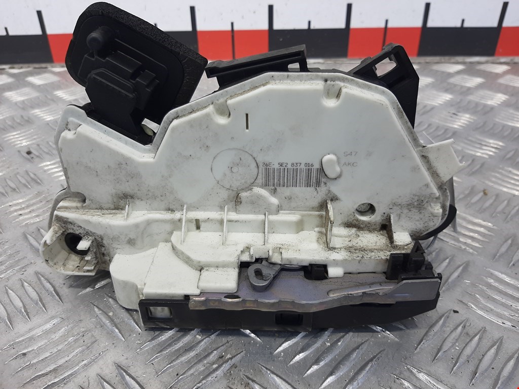 Замок двери передней правой SEAT Toledo 2012-2019
