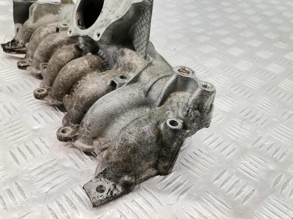 Коллектор впускной AUDI A4 B7 2004-2007