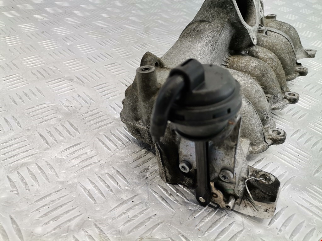 Коллектор впускной AUDI A4 B7 2004-2007
