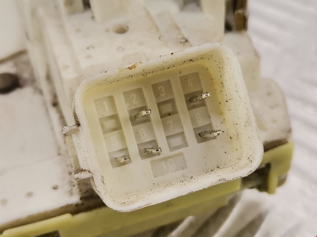 Замок двери передней правой FORD Mondeo II 1996-2000