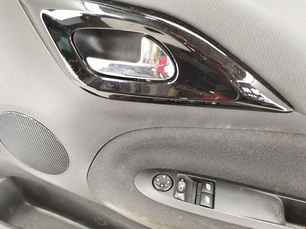Дверь передняя правая CITROEN DS3 2009-2015