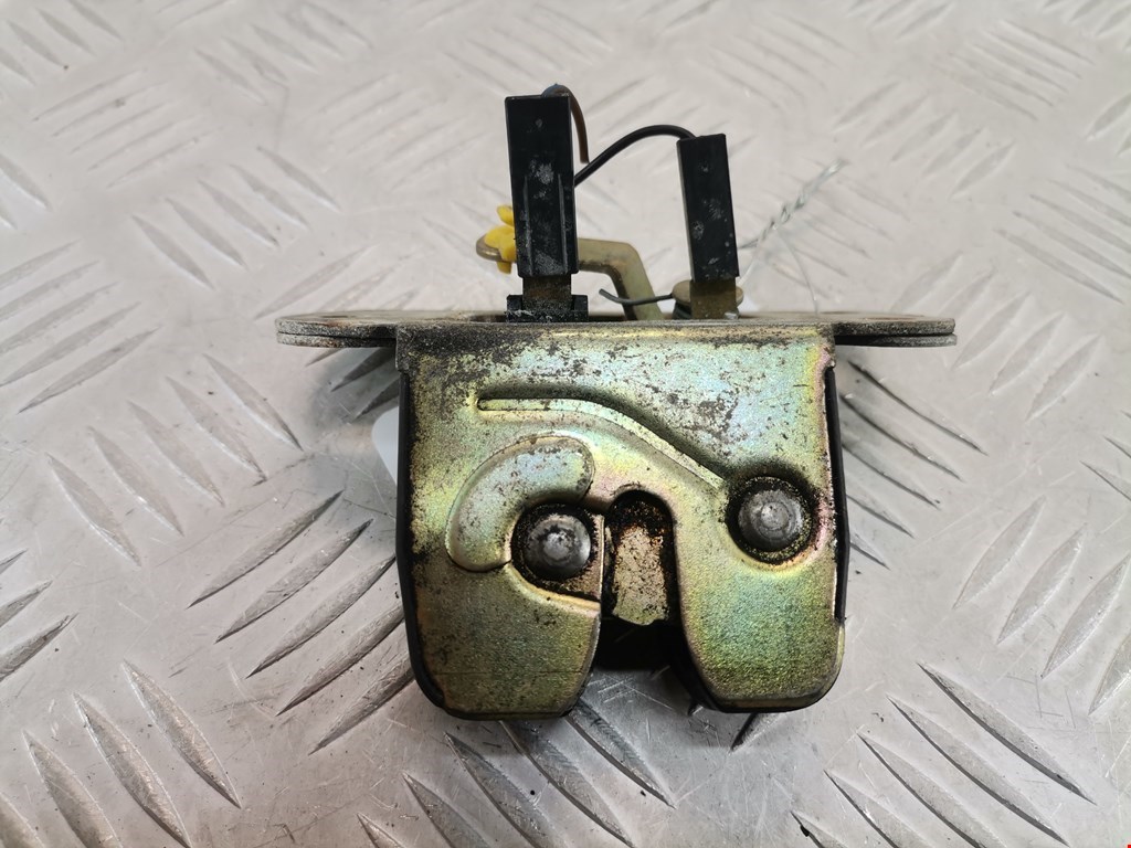 Замок багажника (крышки двери) VOLVO S40 I 1995-2004