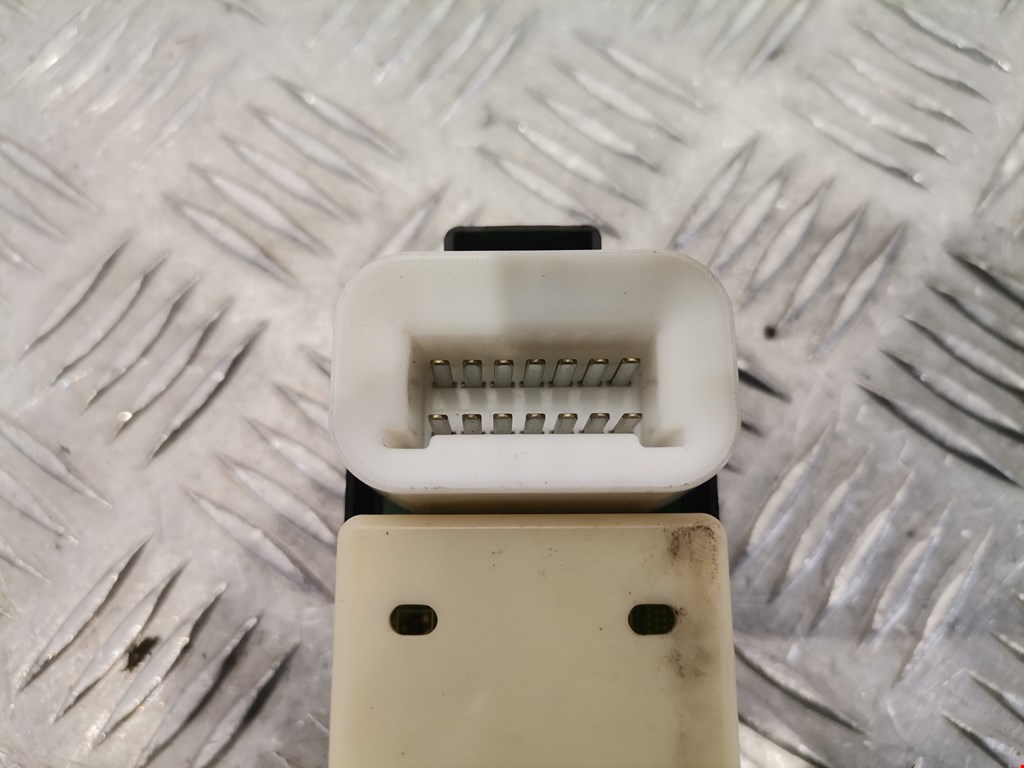 Блок управления стеклоподъемниками MITSUBISHI Space Wagon N8,N9 1998-2004