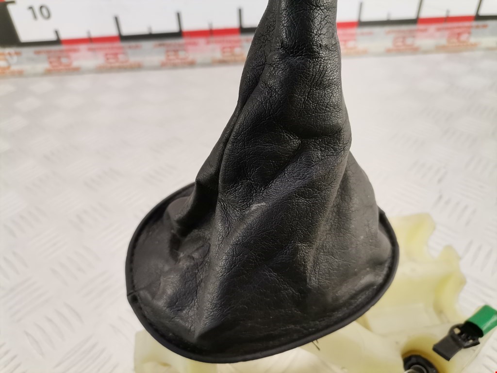 Кулиса (селектор) АКПП/МКПП в салоне TOYOTA Yaris Verso 1999-2006