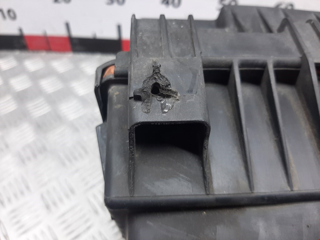 Корпус воздушного фильтра VOLKSWAGEN Polo III 1994-2001