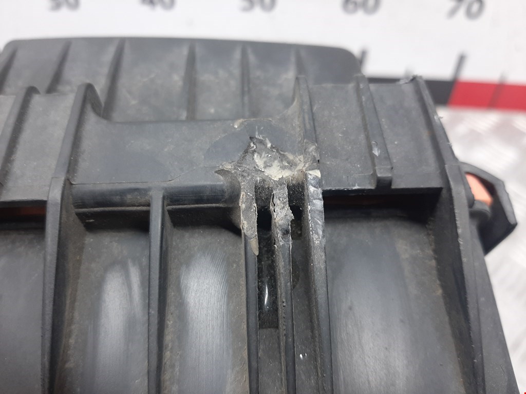 Корпус воздушного фильтра VOLKSWAGEN Polo III 1994-2001