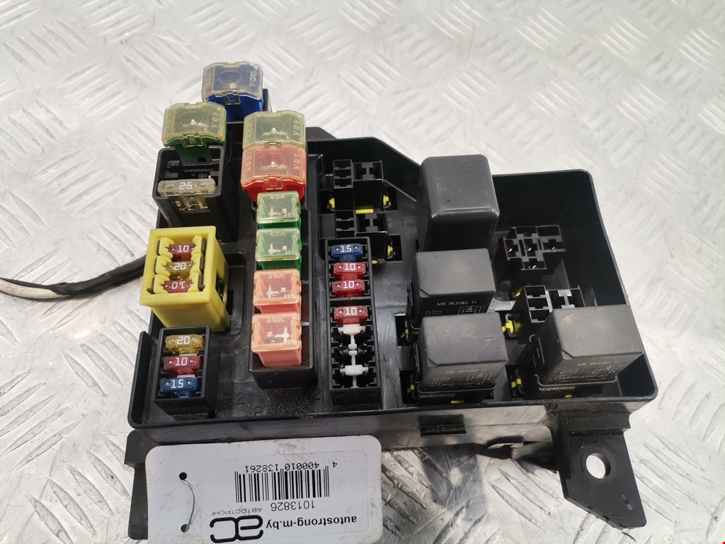 Блок реле MITSUBISHI Carisma 1995-1999
