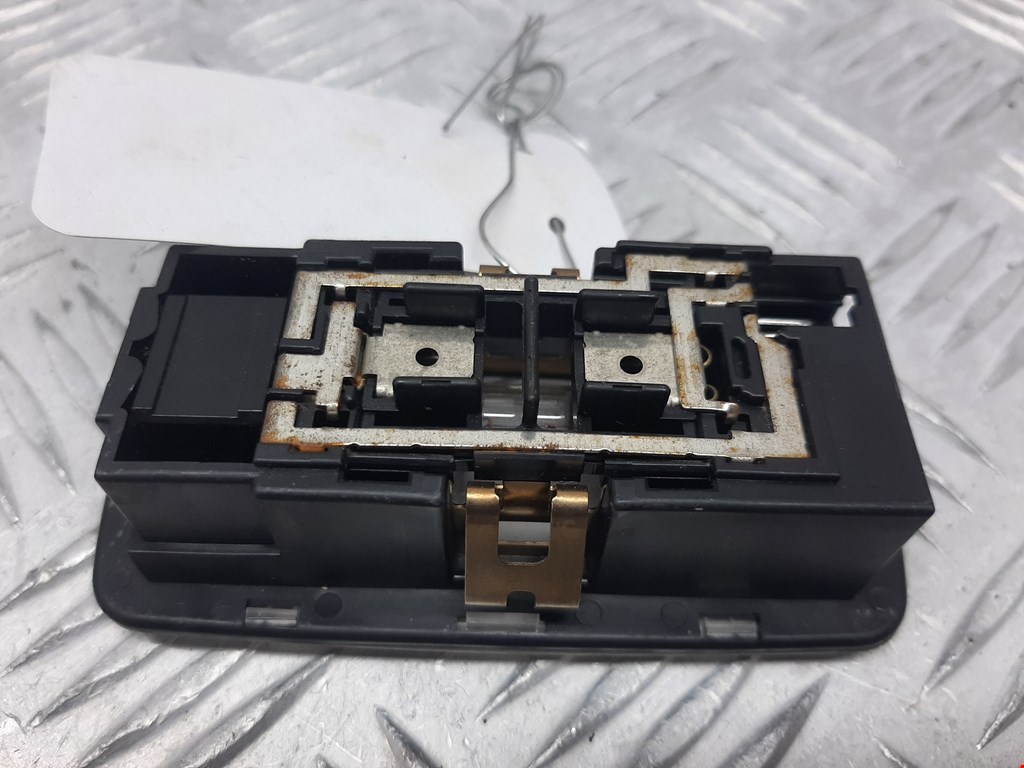 Плафон салонный (салона фонарь) INFINITI QX56/QX80 2004-2010