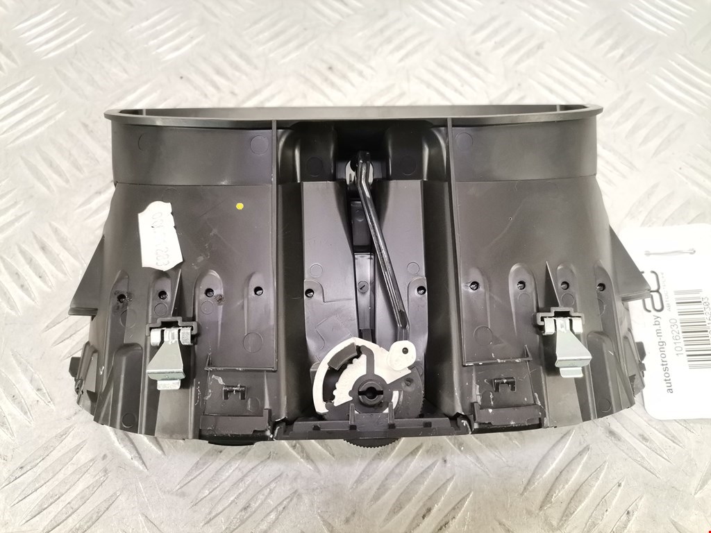 Дефлектор воздушный PEUGEOT 208 2012-2019